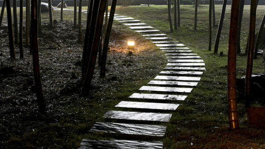 6 - Fazer uma caminhada. Andar sob a brisa da noite é uma atividade sagrada para o co-fundador e presidente da Buffer, Joel Gascoigne. Durante a caminhada ele avalia como foi o seu dia e relembra seus principais desafios. E assim gradualmente vai tirando assuntos da cabeça e se desvencilha do turbilhão que geralmente é seu dia de trabalho. Defensor da necessidade de rituais noturnos de